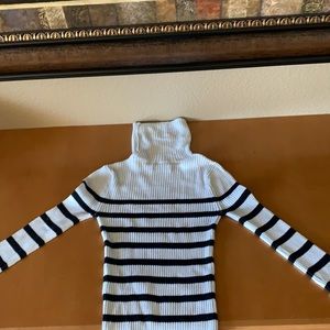 Black and white long sleeved stripped turtle neck